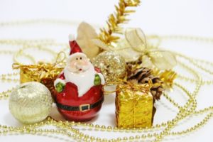 クリスマスに自宅で女子会、室内の飾り付けと料理の準備と注意点