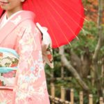 成人式、ピンクの振袖で可愛さを演出、髪型やメイク、ネイル方法は?