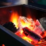 BBQでの炭の選び方と火の点け方のポイントと点け方、火力調整の方法