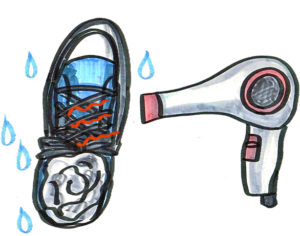 雨で濡れた靴を早く乾かす方法！靴の防水やニオイ対策も紹介