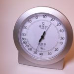 梅雨の時期の室内の除湿にはエアコンと除湿器を活用しよう！