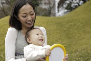 夏の暑い日に外出するときの赤ちゃんの暑さ対策と注意点
