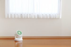 サーキュレーターで冷房効率を上げる方法、置く位置や置き方