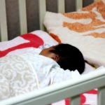 赤ちゃんの夜の熱中症対策、室温湿度管理と水分補給のタイミング