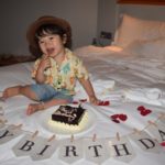 赤ちゃんの誕生日やハーフバースデーの記念撮影を盛り上げるアイテム4選